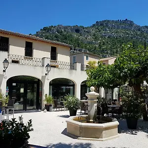 Restaurant Du Parc En Bord De Riviere Hotel